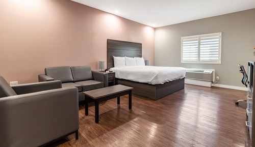 Standard Room, 1 King Bed
