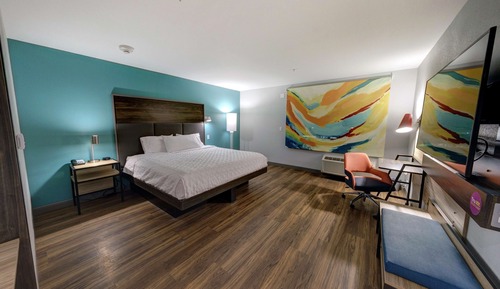 Room, 1 King Bed, Accessible (Roll-In Shower)