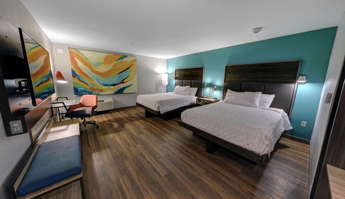 Room, 2 Queen Beds, Accessible (Roll-In Shower)