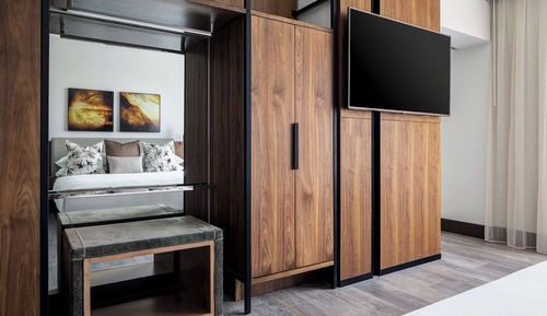 Suite, 1 King Bed, Corner