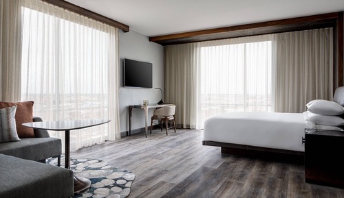 Room, 1 King Bed (M Club Lounge Access)