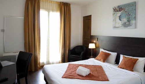 Double Room, 1 Queen Bed