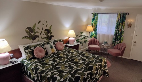 Signature Room, 1 King Bed, Mountain View