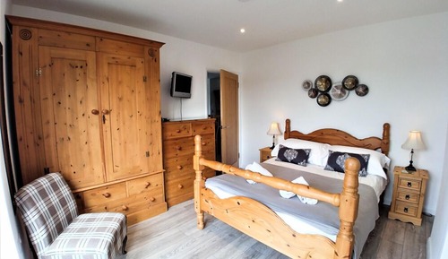  Three-Bedroom Apartment with Terrace