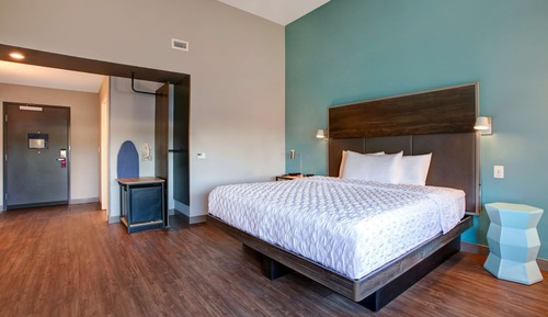 Room, 1 King Bed, Accessible (Roll-In Shower, Mobility & Hearing)