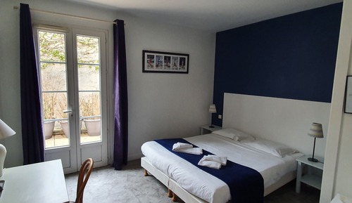 Deluxe Double Room, Bathtub