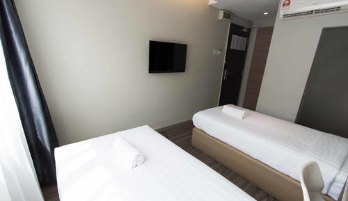 Twin Single with Window