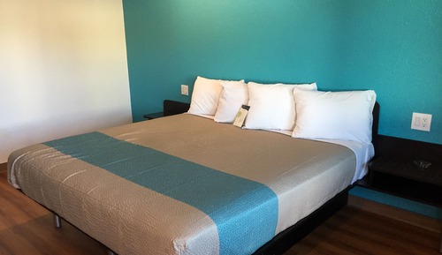 Deluxe Room, 1 King Bed, Non Smoking, Refrigerator