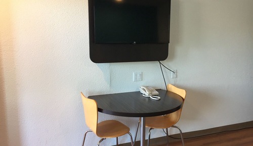 Deluxe Room, 1 King Bed, Smoking, Refrigerator