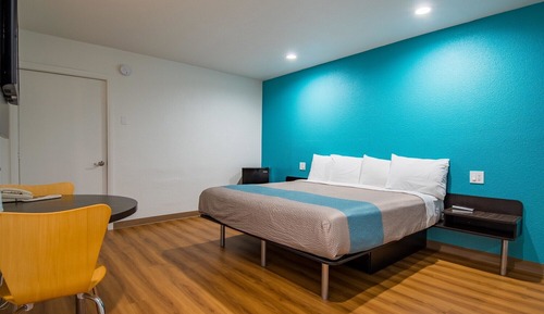 Deluxe Room, 1 King Bed, Non Smoking, Refrigerator
