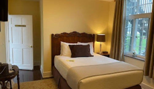 Suite, Accessible, Ensuite (The Margee)