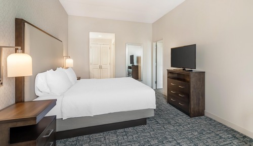 One Bedroom King, Balcony River View