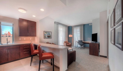 Suite, 1 King Bed with Sofa bed, Corner