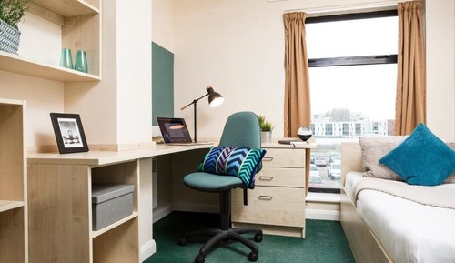 Standard Room with En-suite Bathroom