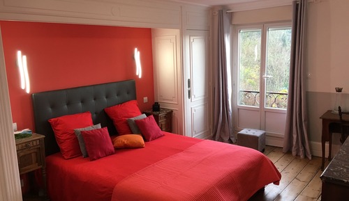 Signature Double Room, 1 Queen Bed, Jetted Tub, Garden Area