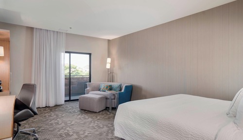 Room, 1 King Bed (Mobility Accessible, Tub)