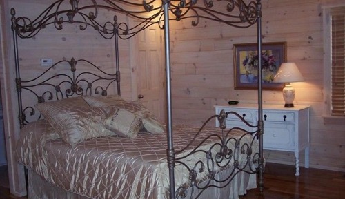 Cabin, 1 Queen Bed (303: Alone At Last)