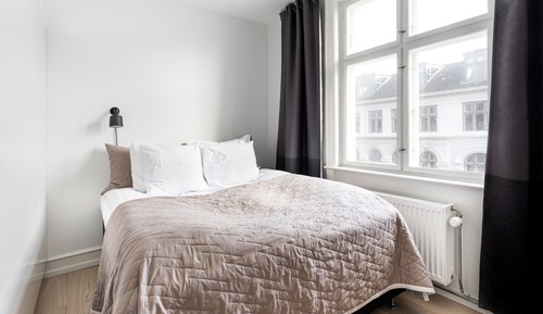 Luxury Apartment, 3 Bedrooms, 2 Bathrooms, Courtyard Area