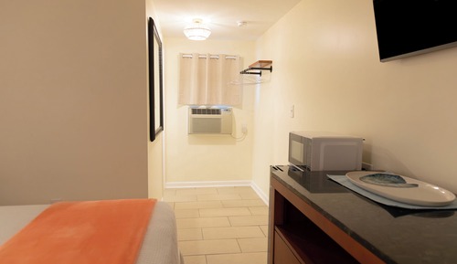 Standard Room (Multiple Beds - 1 Full and 1 Twin)