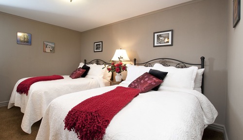 Comfort Room, 2 Double Beds (Joan)