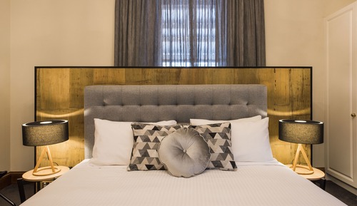 Suite 2 - Deluxe King Suite