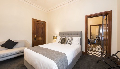 Suite 3 - Queen Apartment