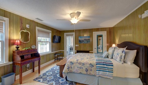 Basic Room, Private Bathroom (Frog Hollow)