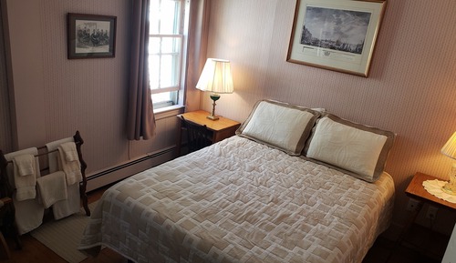 Basic Room, 1 Queen Bed, Shared Bathroom (Room 4)