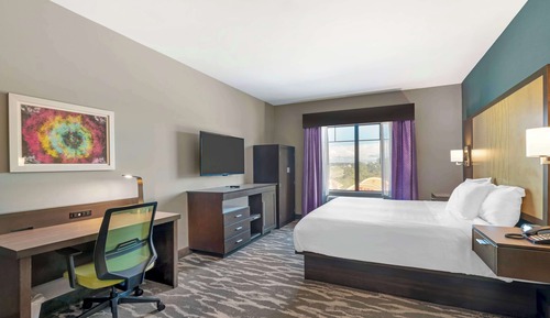Standard Room, 1 King Bed, Non Smoking, Refrigerator & Microwave