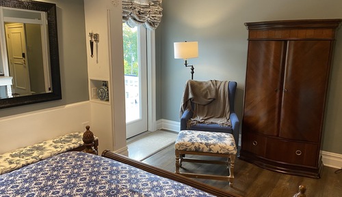 Classic Queen with Balcony