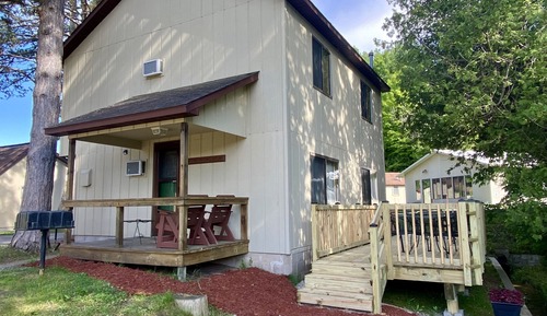 Cabin 11 (Twin Beds After Labor Day)