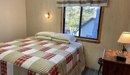 Cabin 10 (Twin Beds After Labor Day)