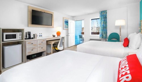 Standard Room, 2 Queen Beds (Island Double Queen)