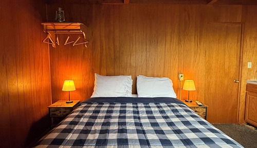 C - 1 Queen / 1 Single w/ Kitchenette