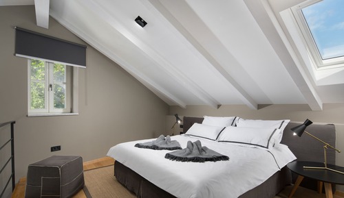 Deluxe Room, 1 King Bed with Sofa bed, Mezzanine
