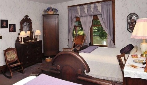 Romantic Triple Room, Ensuite (Victorian Loft - Lydia's )