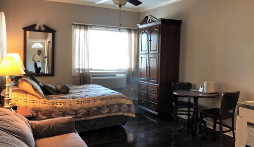 Room, 1 Queen Bed, Kitchenette, Lake View (Eagle Point)