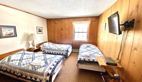 Triple Room, 3 Twin Beds, Shared Bathroom