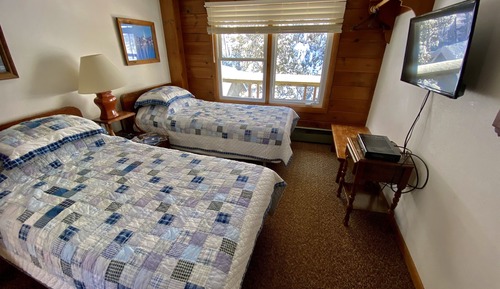 Twin private bath - (2 twin beds)