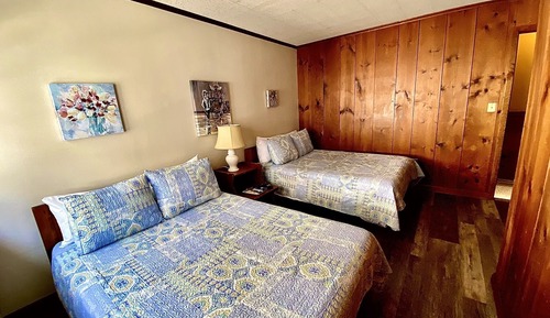 Standard private bath - (2 double beds)