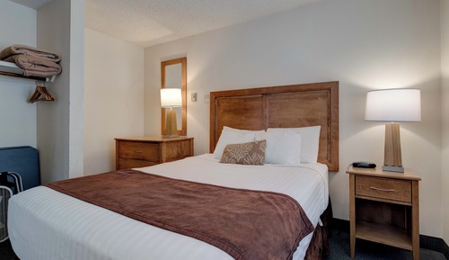 1 bedroom corner suite with a w/kitchen and ocean view