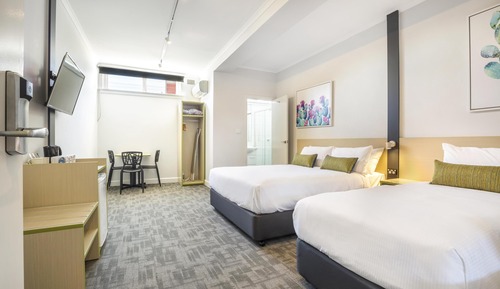 Studio Queen & Single