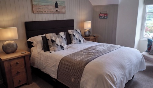 Comfort Double Room, 1 King Bed, Ensuite, Mountain View