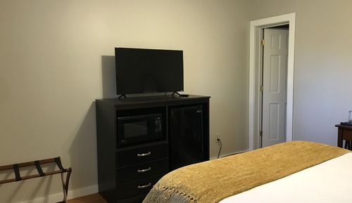 Signature Room, 1 Queen Bed, Refrigerator & Microwave, Ground Floor