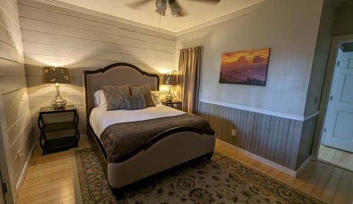 Signature Room, 1 Queen Bed, Refrigerator & Microwave, Ground Floor