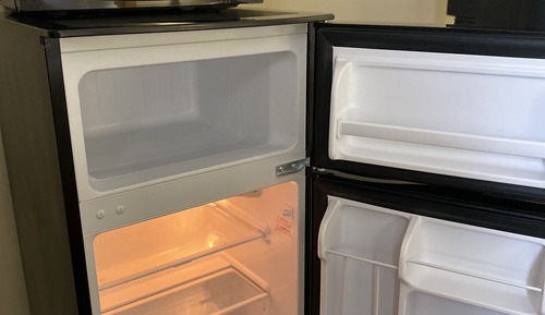 No Pets, 2 Queen Beds, Non-Smoking, Standard Unit with Refrigerator & Microwave (Ground Level)