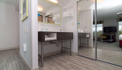 Studio, 1 King Bed, Non Smoking, Refrigerator & Microwave (Wet Bar)