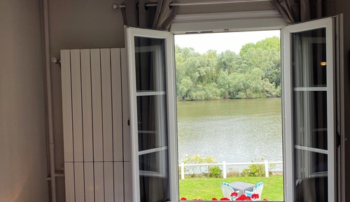 Room, River View