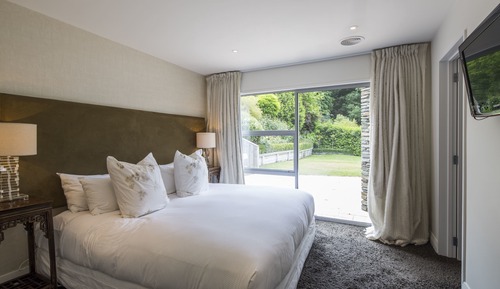 Luxury Villa, 4 Bedrooms, River View, Garden Area