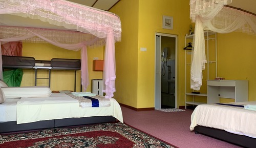 Basic Townhome, Multiple Beds